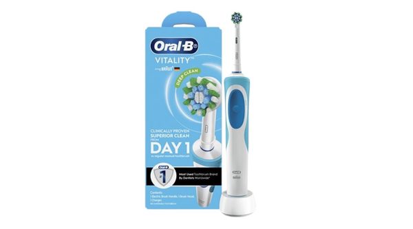 Bàn chải điện Oral-B Vitality CrossAction Blue D12.513