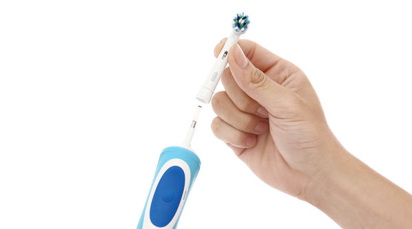 Bàn chải điện Oral-B Vitality CrossAction Blue D12.513