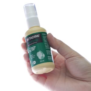 Thuốc xịt họng Betadine 0.45% trị nhiễm khuẩn niêm mạc miệng và họng chai 50ml