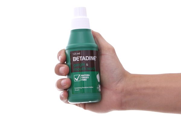 Thuốc súc họng Betadine phòng và trị nhiễm khuẩn khoang miệng chai 125ml