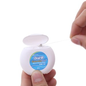 Chỉ nha khoa Oral-B Essential Floss loại bỏ mảng bám răng cuộn 50m