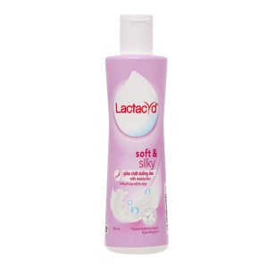 Dung dịch vệ sinh phụ nữ Lactacyd Soft & Silky giữ ẩm chai 250ml