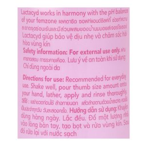 Dung dịch vệ sinh phụ nữ Lactacyd Soft & Silky giữ ẩm chai 250ml