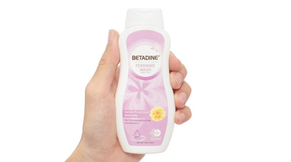 Dung dịch vệ sinh phụ nữ Betadine Gentle làm sạch vùng kín chai 100ml