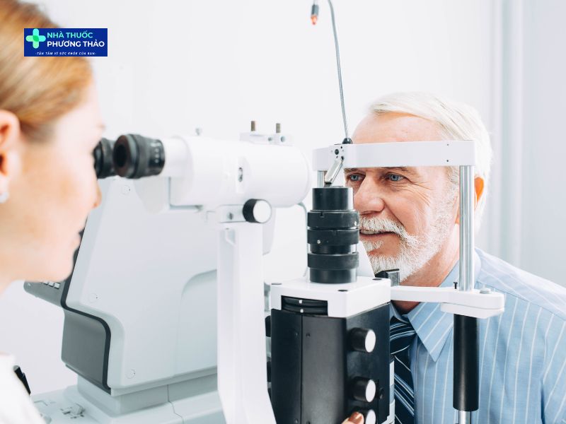 Cách phòng ngừa các bệnh về mắt ở người già