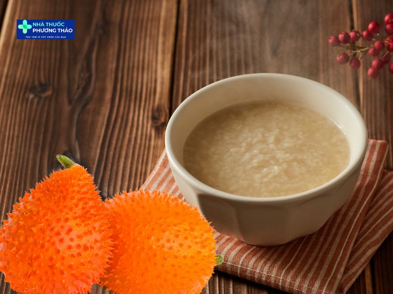 Cách nấu cháo dầu gấc cá hồi cho trẻ