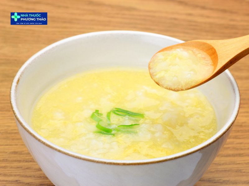 Cách nấu cháo dầu gấc đậu xanh cho trẻ