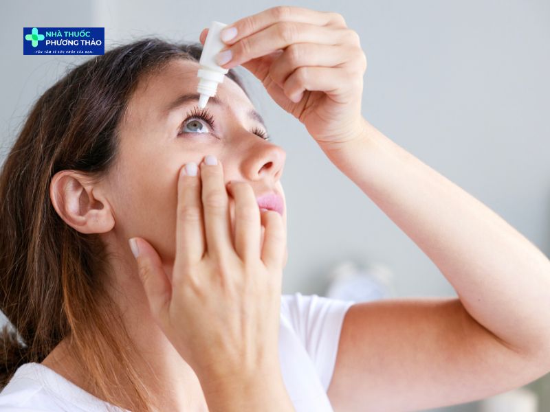 Đau mắt đỏ không nên tự ý sử dụng thuốc nhỏ mắt